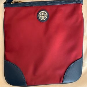New tory Burch Robinson nylon swingpack bag.